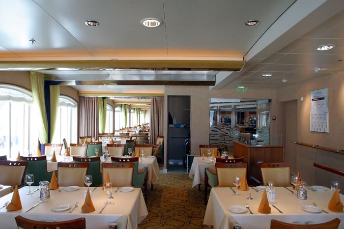 Hurtigruten Cruise Lines MS Midnatsol Interior Restaurant 3.jpg